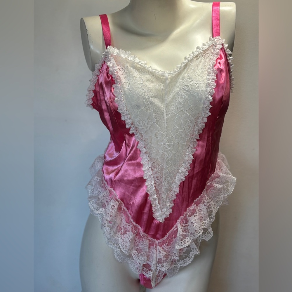 Vintage Lacey Teddy Coquette Girl Barbiecore Pink Bodysuit Lingerie Medium